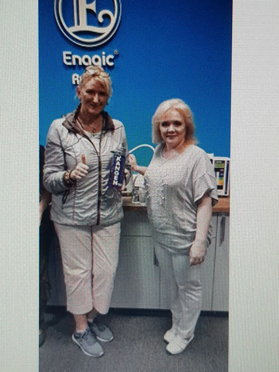 Наталья Струнникова на фоне материалов Enagic